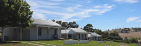 Гостиница Wagga Wagga Country Cottages  Уогга-Уогга